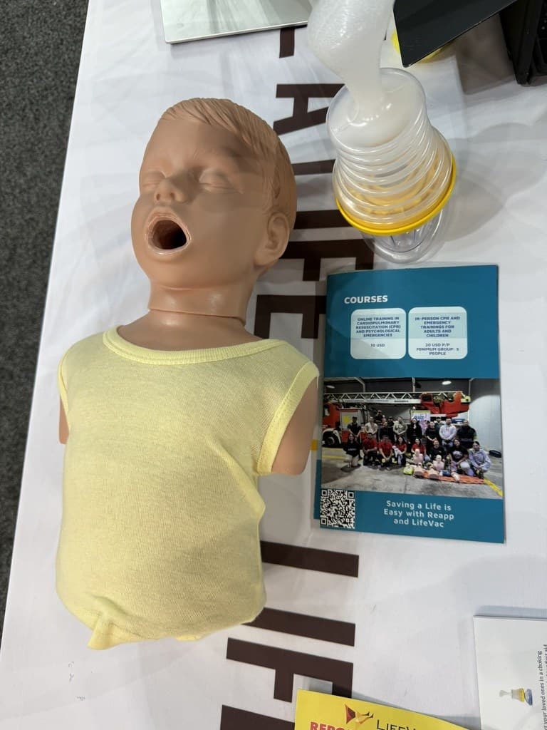 Maniquí de entrenamiento y LifeVac presentados por REAPP
